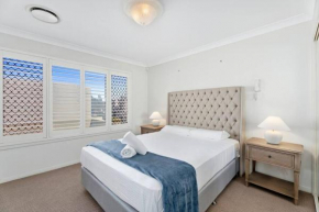 Entire home in Southport Parade Southport, Surfers Paradise